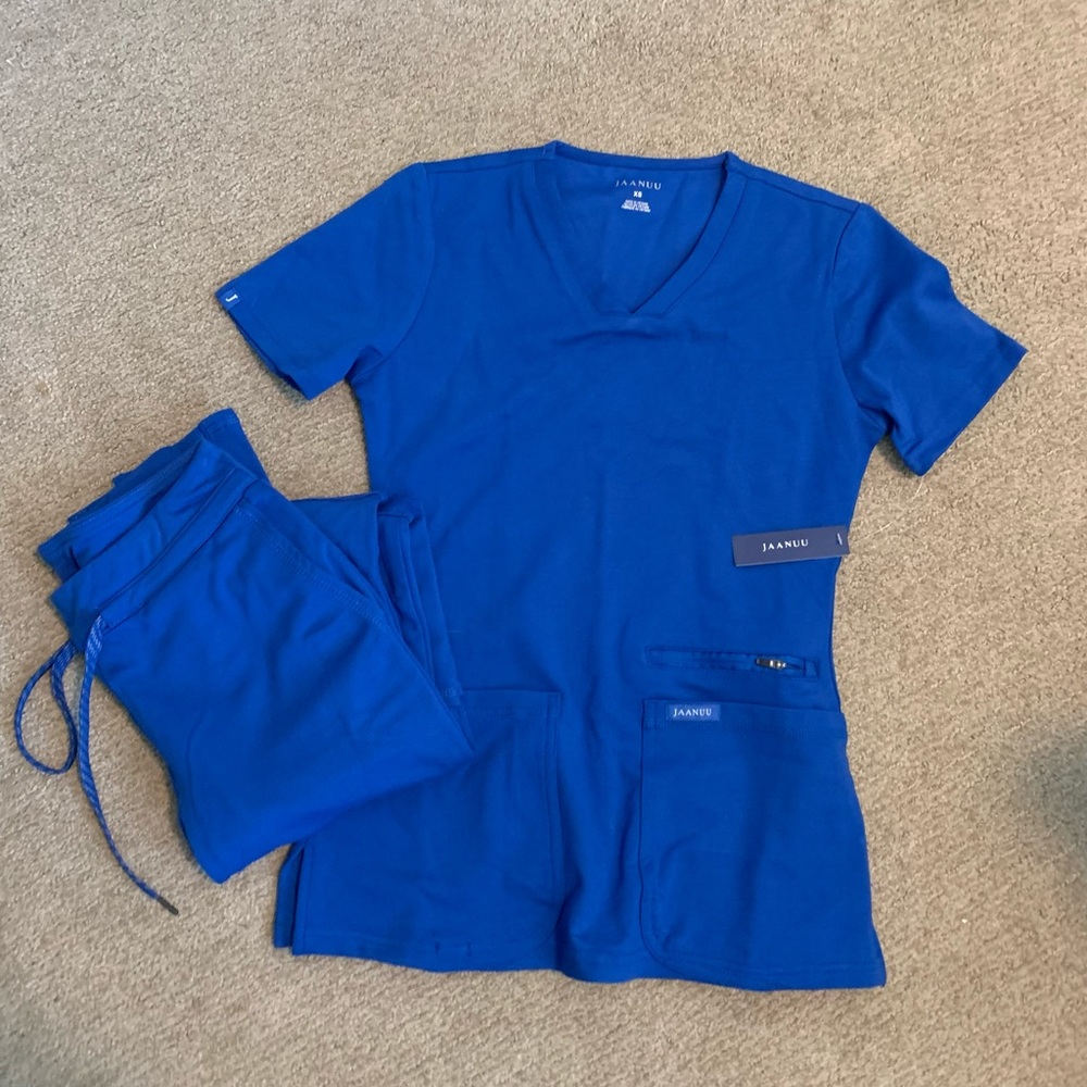 Jaanuu New With Tags Scrub Top and Bottom XS/XST